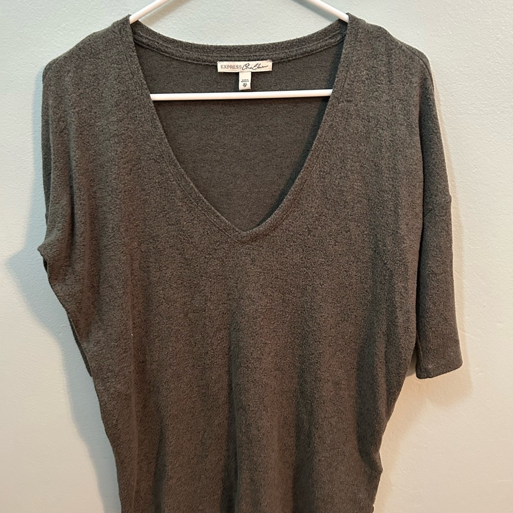 Express Green V-Neck Short Sleeve Tee